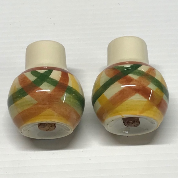 VINTAGE HAND-PAINTED VERNONWARE - HOMESPUN - SALT/PEPPER SHAKERS - Picture 3 of 4
